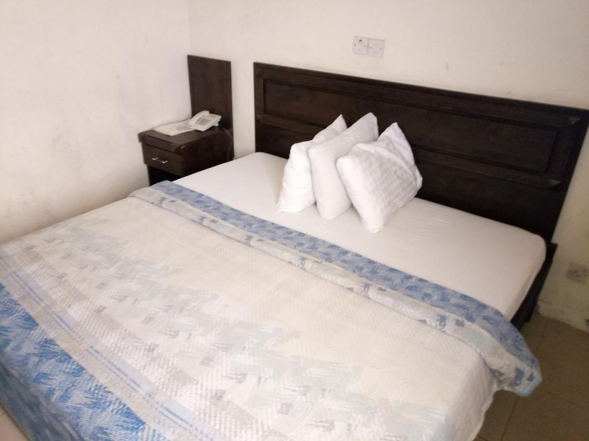 Hotel Benizia Asaba Ngoại thất bức ảnh
