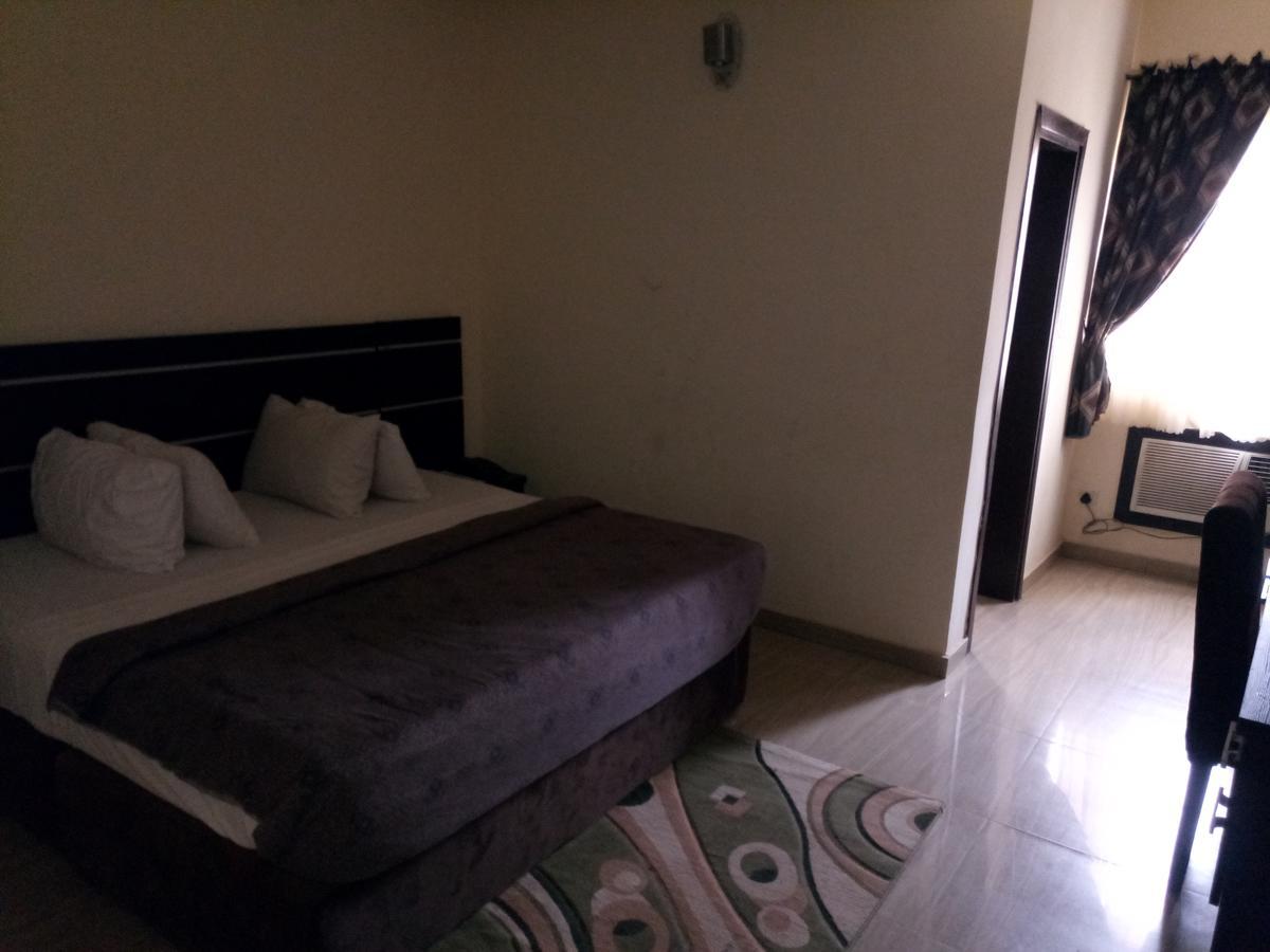 Hotel Benizia Asaba Ngoại thất bức ảnh